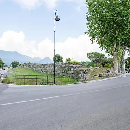 Willa Steps From The Paestum